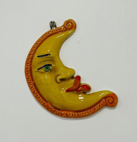 a yellow cuddler shaped like a giraffe at Appartamenti Sole e Luna in Tropea