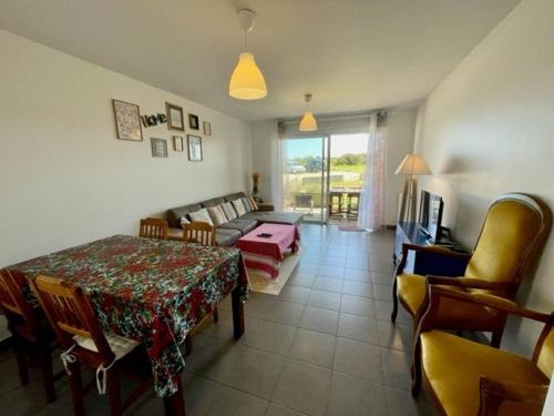 Quiberon: Appartement 3 pièces, 65m², à deux pas des plages, terrasse, WIFI inclus - FR-1-478-25