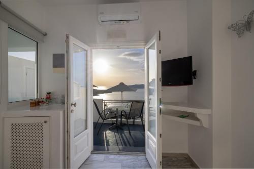 Μια τηλεόραση ή/και κέντρο ψυχαγωγίας στο Asteras Villas 