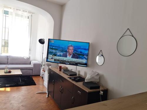 TV i/ili multimedijalni sistem u objektu Appartement tout confort, agréable à vivre