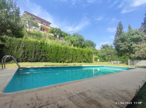 uma piscina no quintal de uma casa em Los Cipreses em Córdoba