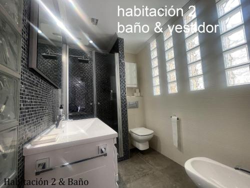 a bathroom with a white sink and a toilet at ALBACETE CENTRO PARKING GRATIS 2 PLAZAS in Albacete