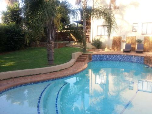 Swimming pool sa o malapit sa Private Apartments & Biz Stays Pretoria