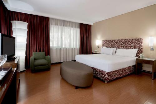 Säng eller sängar i ett rum på NH Mendoza Cordillera