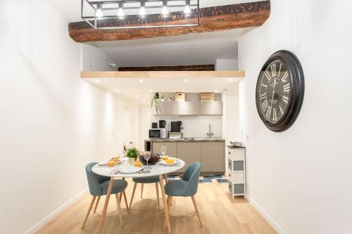 L10 Central Suite 2 bedrooms Old Nice WIFI 3mins Sea