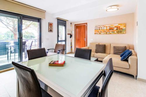 Fotografia z galérie ubytovania La Pineda Duplex con terraza céntrico en SAgaró v destinácii S'Agaro