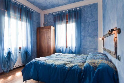 Un pat sau paturi într-o cameră la Locanda Romana