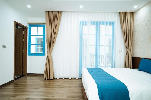 Giường trong phòng chung tại OCEAN VILLA - SUN GRAND FERIA HẠ LONG