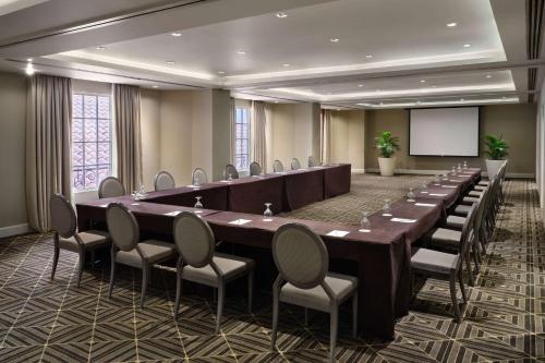 El área de trabajo o centro de convenciones de Bristol Panama, a Registry Collection Hotel