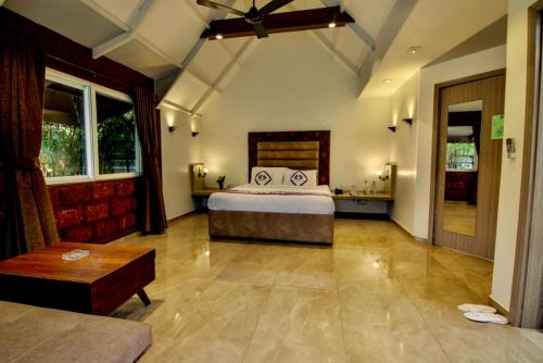 Una cama o camas en una habitación de Nostravila Resort and Spa