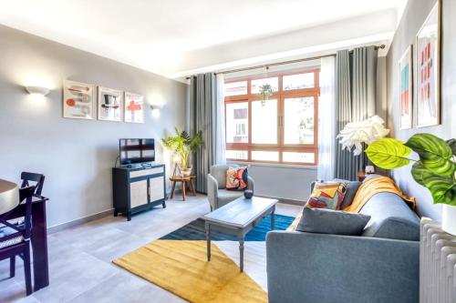 L12 Port window 1Bedroom Wifi 5mins beach & Nice's Cap