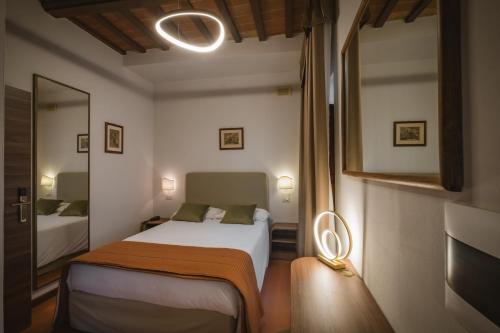 Postel nebo postele na pokoji v ubytování Hotel Villa Montegranelli