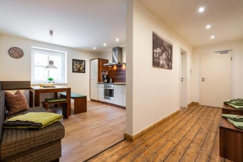 a living room with a couch and a table at Apartment Felswelten in Bielatal