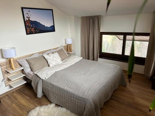Ένα ή περισσότερα κρεβάτια σε δωμάτιο στο Luxury Apartment Pirin Chalet in Terra Complex