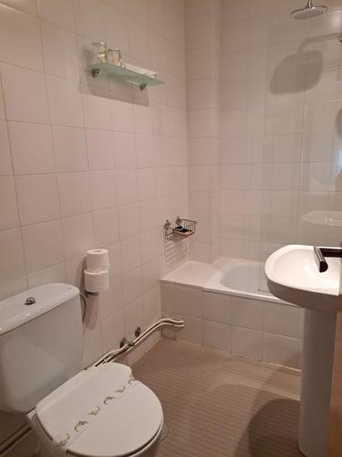 Ένα μπάνιο στο Hotel Casa Román
