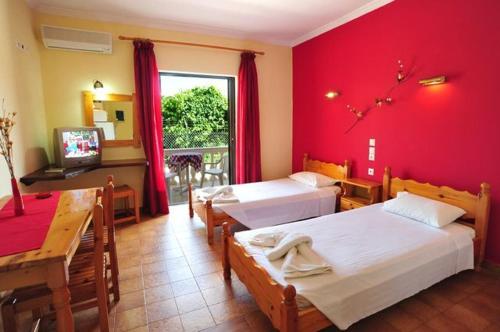 Postel nebo postele na pokoji v ubytování Apartments Corfu Sun Pool Side
