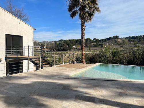 Fotografia z galérie ubytovania Prestigieuse Villa avec Piscine en plein vignoble à 8 mn du circuit Paul Ricard le castellet et à 5 mn des plages de bandol v destinácii Le Castellet