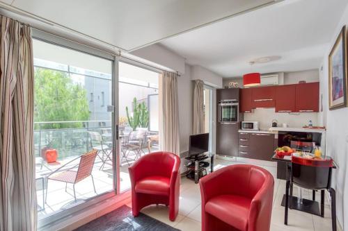L18 Central Pakring terrace AC 10mins walk to beaches