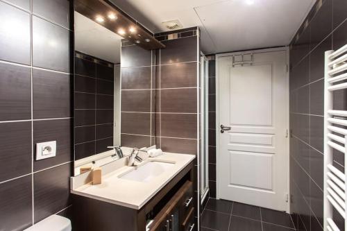 L18 Staywiz us - Central Parking terrace AC 10mins walk to beaches