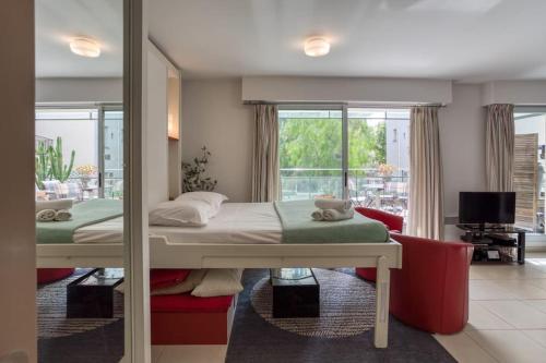 L18 Staywiz us - Central Parking terrace AC 10mins walk to beaches