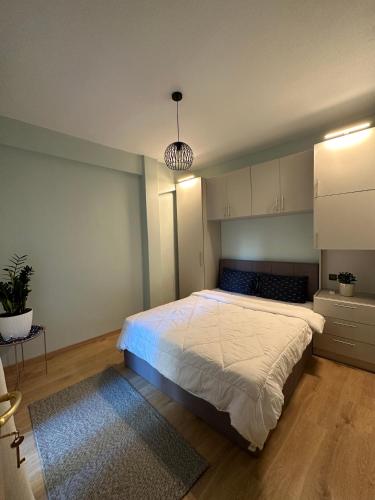 Thanos Luxurious Apartment