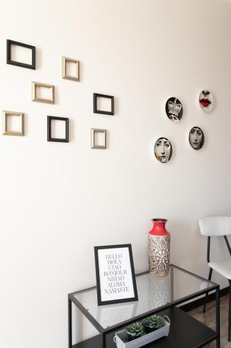 a living room with a glass table and a white wall at Casa Cairoli in Mira