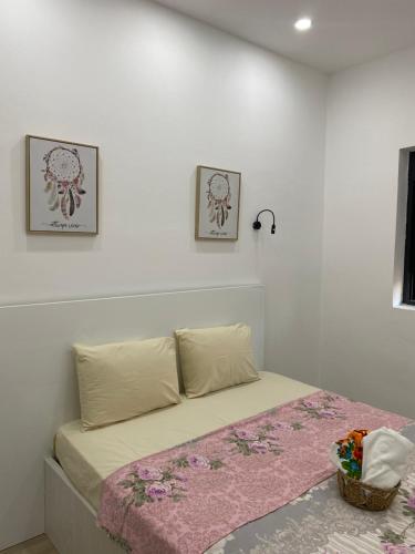 Ένα ή περισσότερα κρεβάτια σε δωμάτιο στο Xhan Apartments