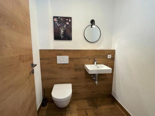 Bilik mandi di Apartment Panoramablick by Interhome