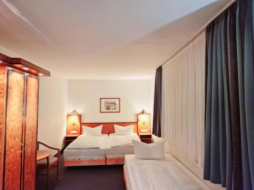 a hotel room with a bed and a window at Trip Inn Hotel Minerva Frankfurt in Frankfurt/Main