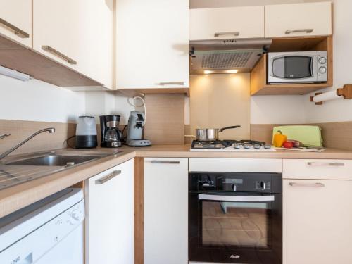 Apartment Les Marinas de la Plage I-1 by Interhome