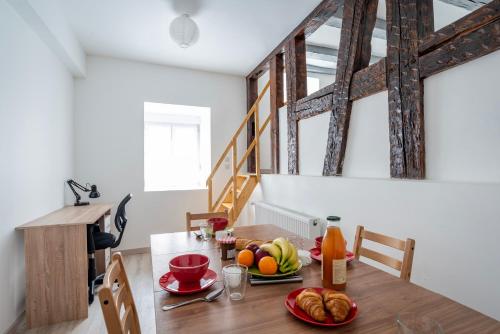 Makanan di atau berdekatan apartmen