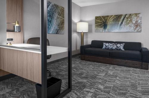 Posezení v ubytování SpringHill Suites Winchester
