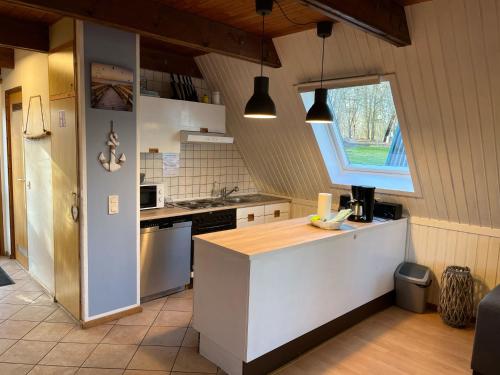 Kuchyň nebo kuchyňský kout v ubytování Chalet Waldrauschen by Interhome