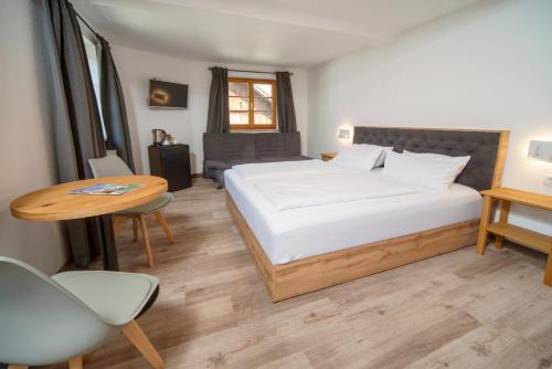 Postel nebo postele na pokoji v ubytování Landgasthof Hanselewirt
