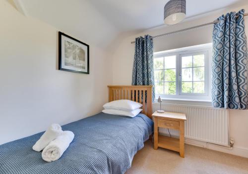 a bedroom with a bed and a window at Gleve House in Marlesford