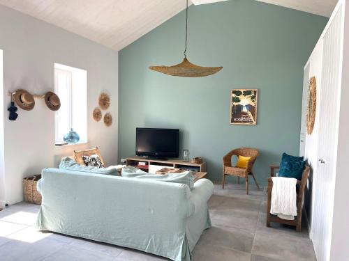 Televízia a/alebo spoločenská miestnosť v ubytovaní La Maison de Lena 500m de la Plage