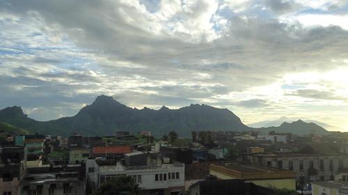 Vue générale sur la montagne ou vue sur la montagne depuis l'hôtel