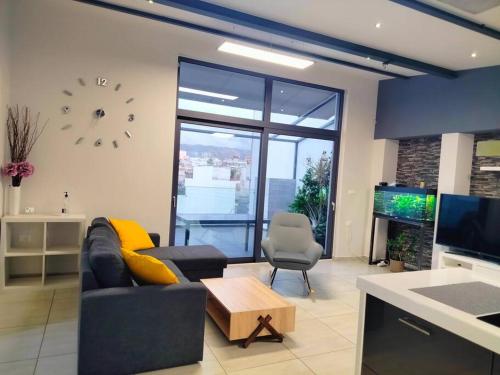 Yianna's Modern Central Home in Chania
