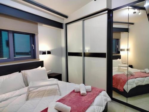 Yianna's Modern Central Home in Chania