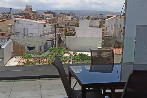 Yianna's Modern Central Home in Chania