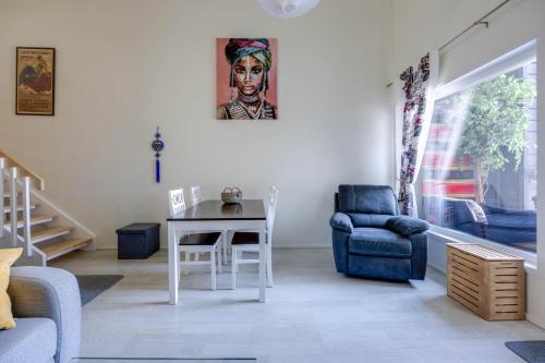 a living room with a blue chair and a table at Hilmantori 310 lomahuoneisto in Kalajoki