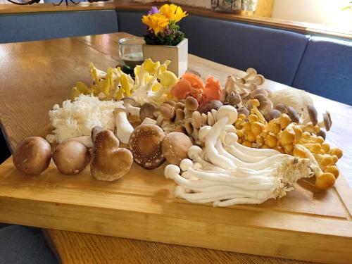 ホテルの敷地内または近くでの食事または食べ物
