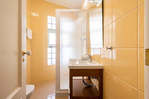 a bathroom with a sink and a shower at Marachique Villa - Torralvor in Alvor