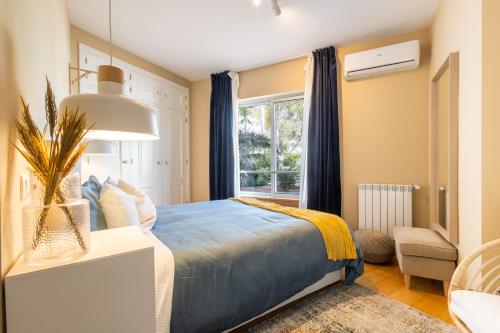 Postel nebo postele na pokoji v ubytování Marachique Villa - Torralvor