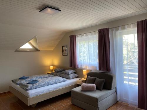 Postel nebo postele na pokoji v ubytování Silence Apartmanház Zalakaros