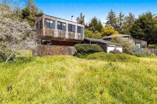 a house sitting on top of a grassy hill at Sea View in Sea Ranch
