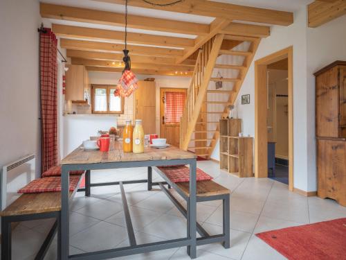 Fotografie z fotogalerie ubytování Chalet Coprin by Interhome v destinaci Ovronnaz
