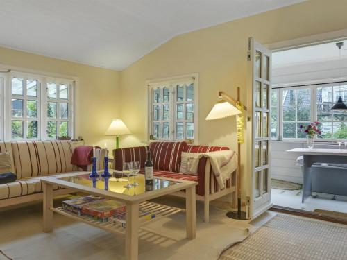 Posezení v ubytování Holiday Home Ayla - 200m from the sea by Interhome
