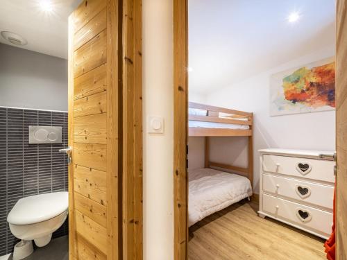 Kúpeľňa v ubytovaní Appartement Charme 2 pièces cabine, skis aux pieds, balcon, WIFI, au cœur de Tignes le Lac - FR-1-502-479