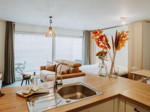 Χώρος καθιστικού στο Studio Oasi with parking and terrace by Interhome